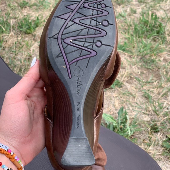 Earthies Brown Leather Wedge Shoes - Picture 3 of 4